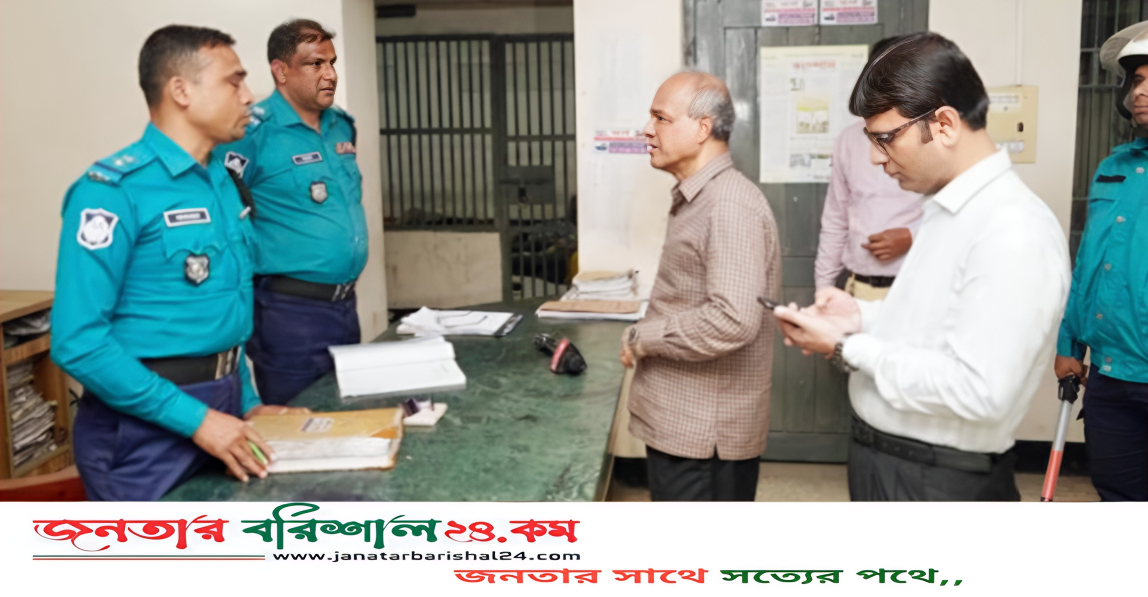 রাজধানীর চার থানা পরিদর্শনে স্বরাষ্ট্র উপদেষ্টা : লেফটেন্যান্ট জেনারেল (অব,) মোঃ জাহাঙ্গীর আলম