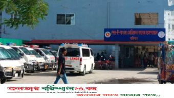 শেবাচিম হাসপাতালের সামনে বেসরকারি অ্যাম্বুলেন্স সিন্ডিকেট ভেঙে দিলেন পরিচালক