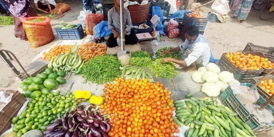 বরিশালে সবজির বাজারে অস্বস্তি