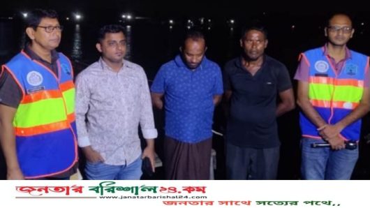 কীর্তনখোলা নদীর চরের মাটি কাটার সময় আটক ২