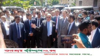 বরিশাল জেলা ও দায়রা জজ আদালত পরিদর্শন করলেন প্রধান বিচারপতি