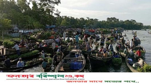 পিরোজপুর বেলুয়া নদীতে ভাসমান সবজির হাট: কোটি টাকার লেনদ