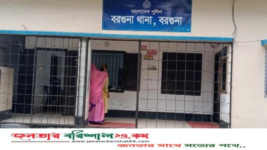 বরগুনায় জুলাই স্মৃতিস্তম্ভে আগুন, ছাত্রলীগকর্মী গ্রেফতার