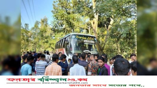 বরগুনায় বাসের সঙ্গে মাহেন্দ্রার মুখোমুখি সংঘর্ষে নিহত ১, আহত ৩