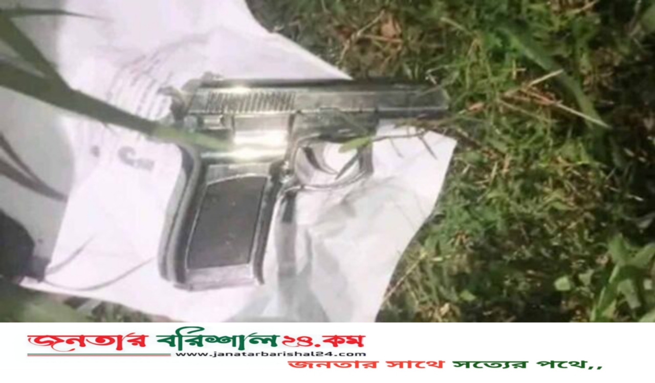 নারীর হাতে মার খেয়ে অস্ত্র ফেলে পালাল তিন ছিনতাইকারী