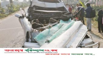 বরিশালে কাভার্ড ভ্যানের ধাক্কায় দুমরে মুচরে গেল যাত্রীবাহি মাইক্রোবাস, আহত ৮