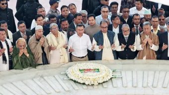 জিয়াউর রহমানের সমাধিতে তারেক রহমানের শ্রদ্ধা