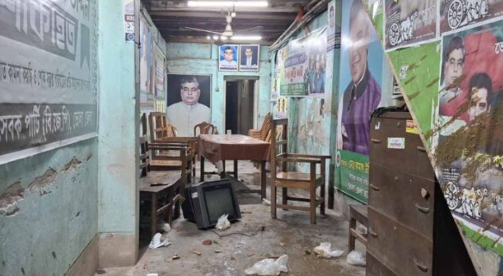 ভোলায় বিএনপির বিক্ষোভে হাতবোমা, বিজেপি কার্যালয়ে ভাঙচুর-গুলি