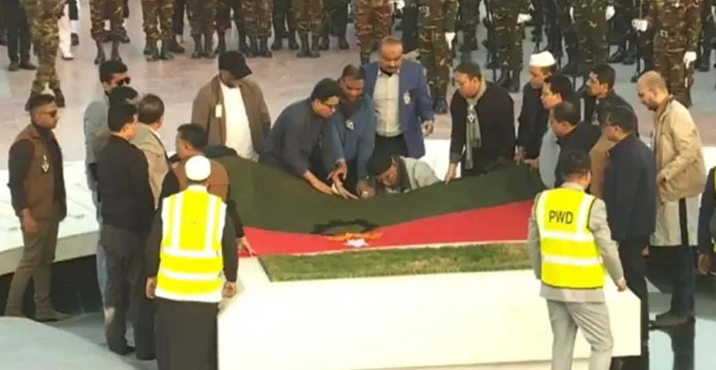 রাষ্ট্রীয় মর্যাদায় জিয়াউর রহমানের কবরের পাশে সমাহিত খালেদা জিয়া