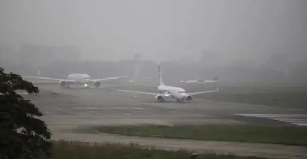 ঘন কুয়াশায় ঢাকায় নামতে না পেরে ৯ ফ্লাইট গেলো চট্টগ্রাম-কলকাতা-ব্যাংকক