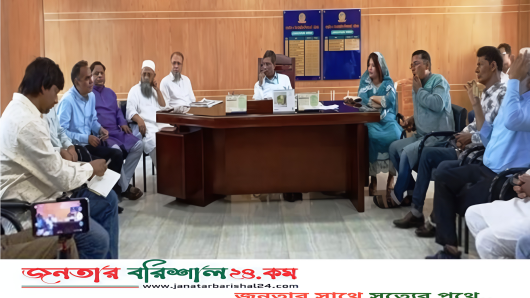 বরিশাল শিক্ষা বোর্ড অফিসে কর্মকর্তাদের যোগদান নিয়ে উত্তেজনা