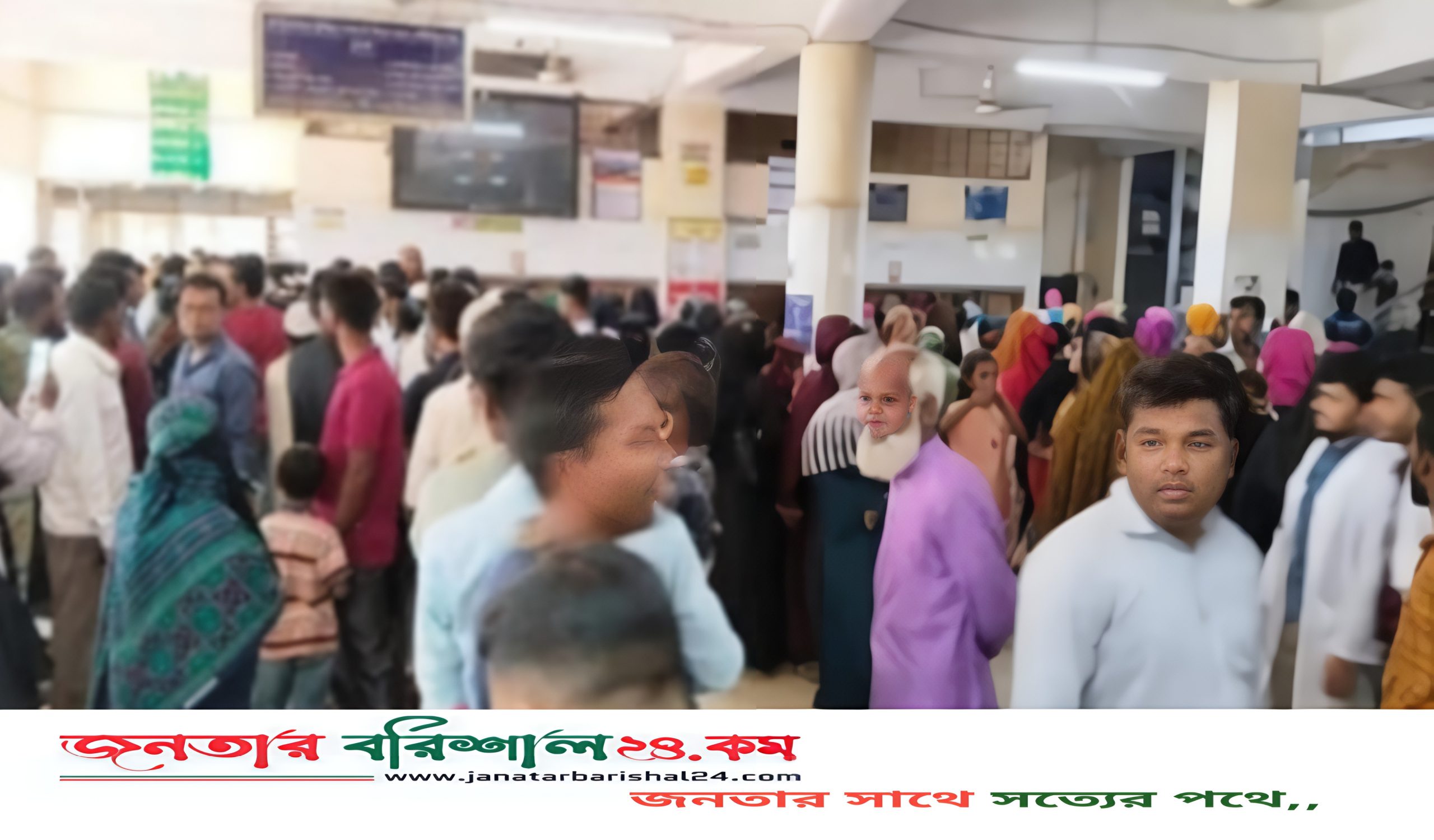 বরিশাল শের-ই-বাংলা মেডিকেলের বহির্বিভাগের সেবা বন্ধ, দুর্ভোগে রোগীরা