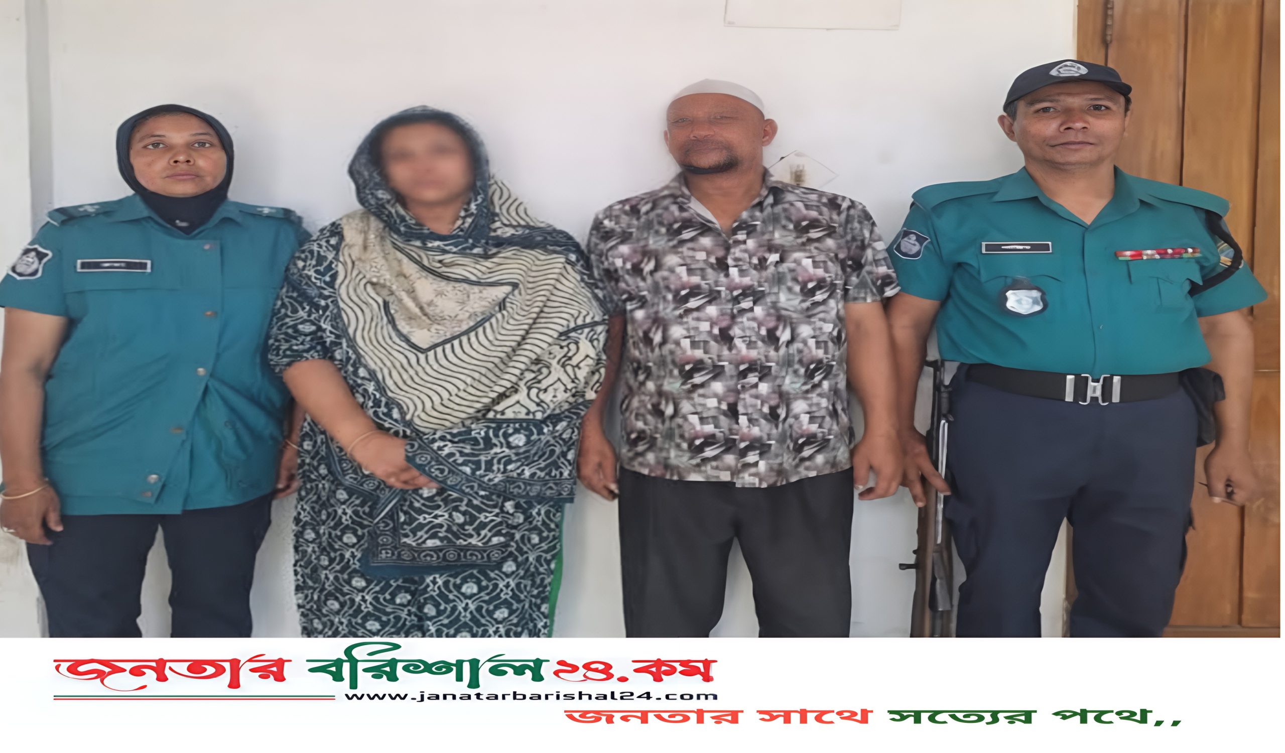 নগরীর কলেজ এভিনিউতে ব্যবসায়ী মাসুদুর রহমান হত্যার আলোচিত ঘটনায় মূল অভিযুক্ত সহ আটক ০২ জন।