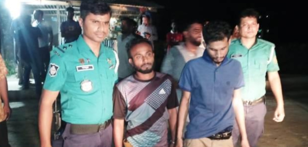 বরিশালে হাতকড়া নিয়ে পুলিশের হাত থেকে পালানো সেই দুই যুবক আটক