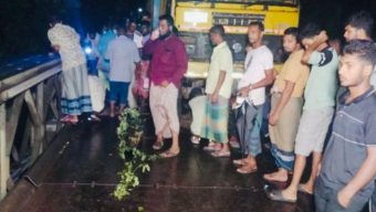 নেছারাবাদ বেইলি ব্রি*জ ভে*ঙে বরিশাল’র স*ঙ্গে সড়ক যোগাযোগ ব*ন্ধ : দু*র্ভো*গে জনগন