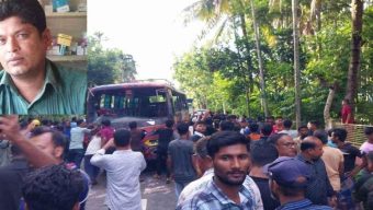 পিরোজপুরে বৌভাতের অনুষ্ঠান শেষে ফেরার পথে বাস-ইজিবাইকের সংঘর্ষে নিহত ১