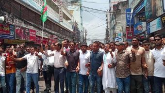 মব সৃষ্টির প্রতিবাদে বরিশাল জেলা স্বেচ্ছাসেবক দলের বিক্ষোভ