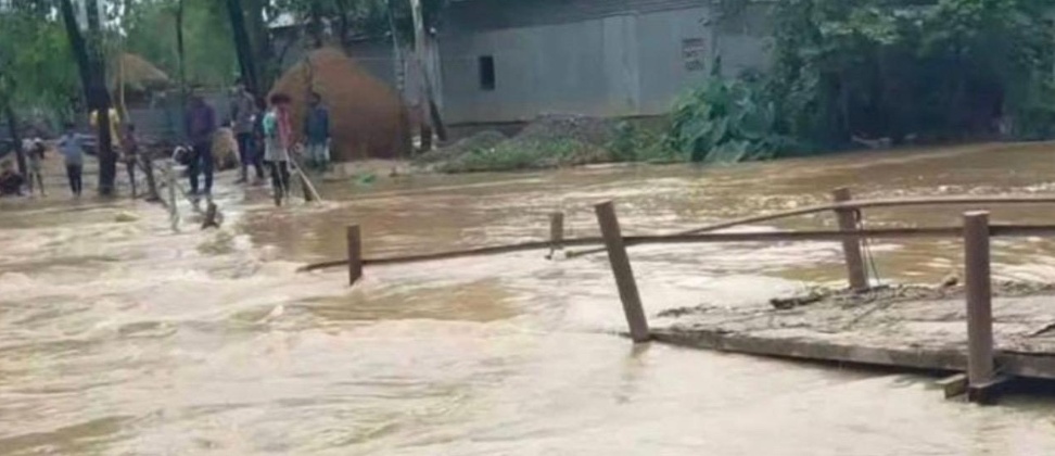 বিপৎসীমার ওপর দিয়ে প্রবাহিত হচ্ছে বরিশালের ১১টি নদীর পানি, নিম্নাঞ্চল প্লাবিত