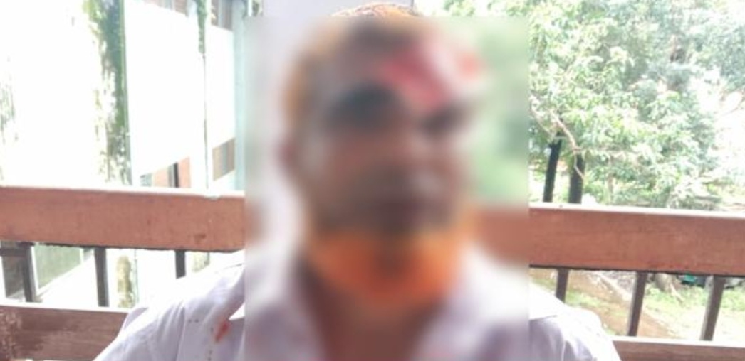 ঝালকাঠিতে হত্যা মামলায় সাক্ষ্য দেয়ায় আদালত চত্বরে সাক্ষীকে হাতুড়িপেটা