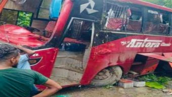বরিশাল-ঢাকা মহাসড়কে অন্তরা পরিবহনের বাস খা দে, আ*হ*ত ১০