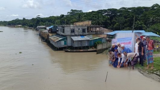 বরিশাল সদর উপজেলা যুব বিভাগের উদ্যোগে জাতীয় ও আন্তর্জাতিক যুব দিবসে কীর্তনখোলা নদীতে মাছের পোনা অবমুক্তকরণ