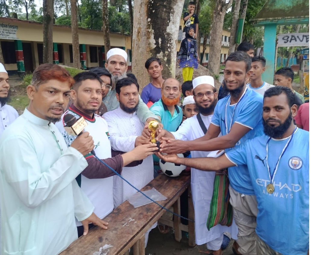শায়েস্তাবাদে ৪-১ গোলে ছাত্রশিবিরকে হারিয়ে জিতে গেল যুব বিভাগ
