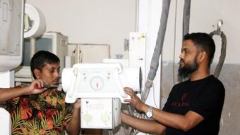 শের-ই-বাংলা মেডিকেলের ৯৫টি অচল মেশিন সচল করালেন পরিচালক