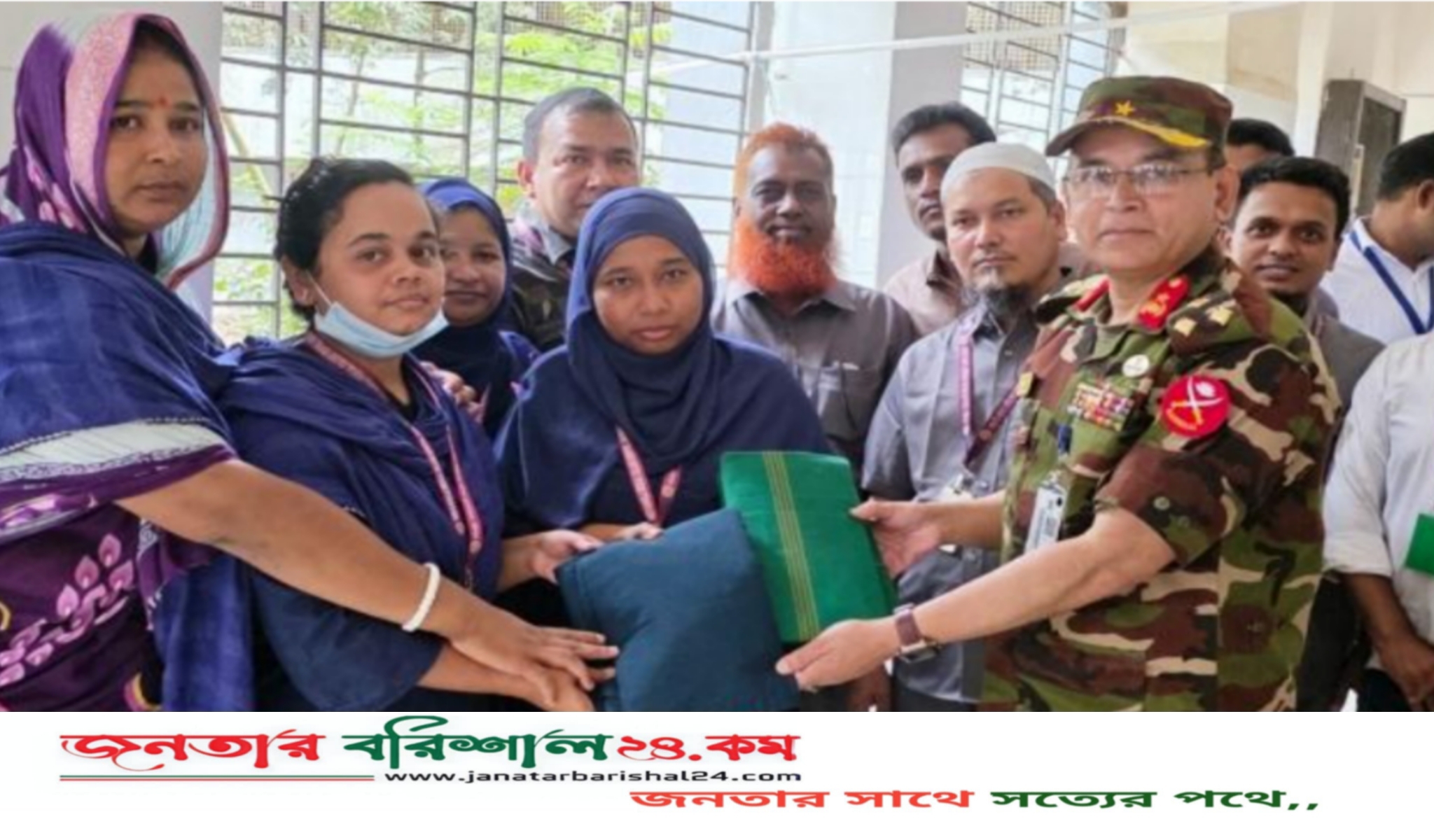 নতুন পোশাক পেয়ে খুশি শেবাচিমের ২ শতাধিক কর্মচারী