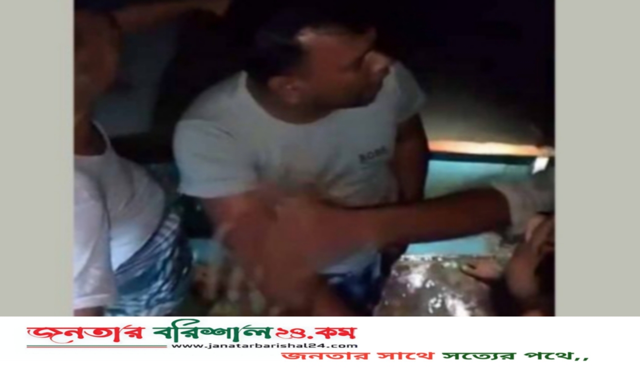 বরিশালে অবৈধ বালু উত্তোলনে ছাত্রদল নেতা আটক, গণধোলাই