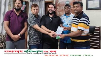 কোতোয়ালী পুলিশের তৎপরতায় কানাডিয়ান নাগরিক ফিরে পেলেন হারানো পাসপোর্ট ও ভিসা!