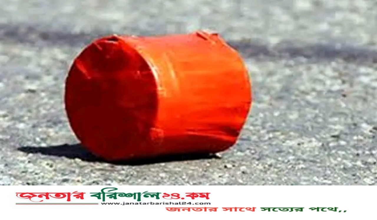 নির্বাচন কমিশনের সামনে ককটেল বিস্ফোরণ