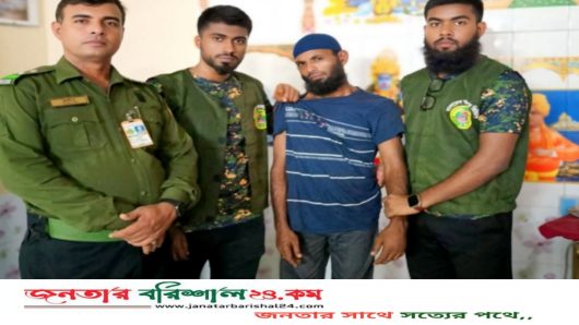 বরিশাল নগরীতে পূজা মণ্ডপে শিশুর গলার স্বর্ণের চেইন ছিনতাইকালে আটক, ১