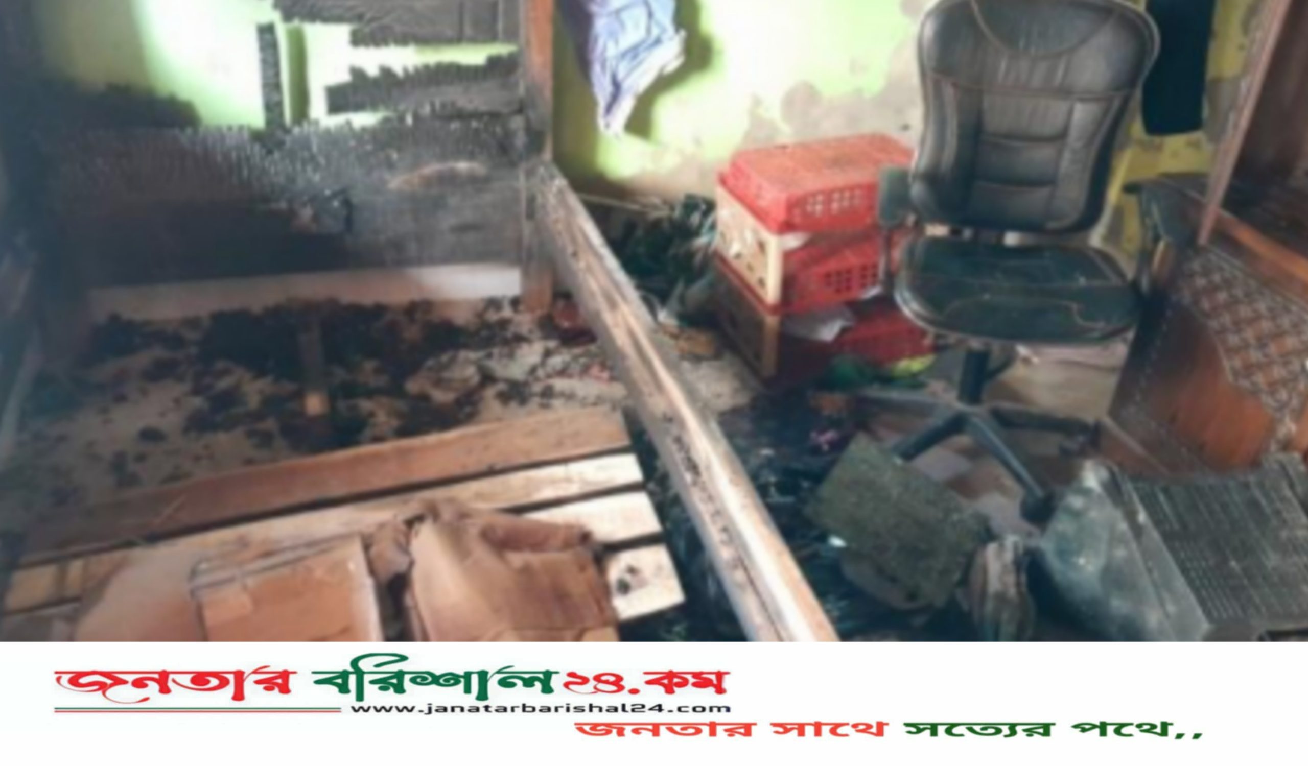 বরিশাল মহানগর ছাত্রদল নেতার বাসভবনে ভাঙচুর ও অগ্নিসংযোগ