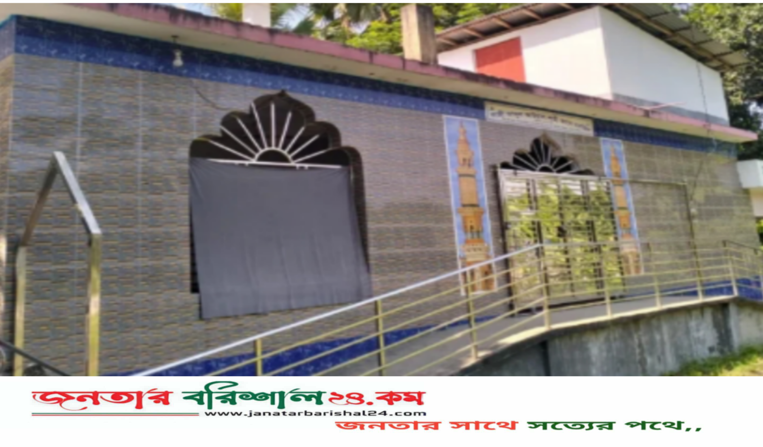 বরিশালে আজানের মধ্যে ইমামের টাকা চুরি, দেখেও ধরেননি