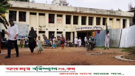 বরিশাল সদর হাসপাতালের চলাচলের রাস্তার বেহাল দশা, দুর্ভোগে রোগী ও স্বজনরা