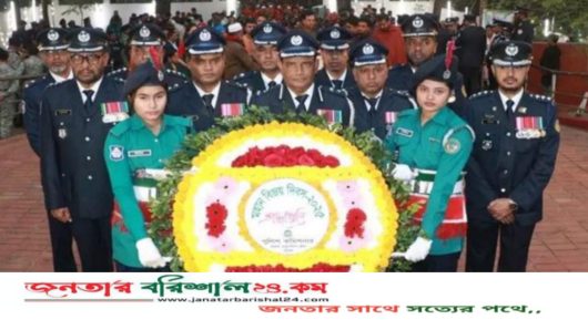 বরিশাল মেট্রোপলিটন পুলিশের বিজয় দিবসে শ্রদ্ধা নিবেদন