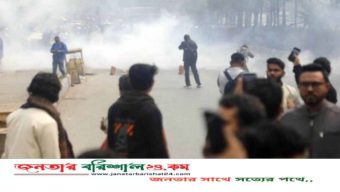 পুলিশ ও মোবাইল ফোন ব্যবসায়ীদের সংঘর্ষে রণক্ষেত্র কারওয়ানবাজার