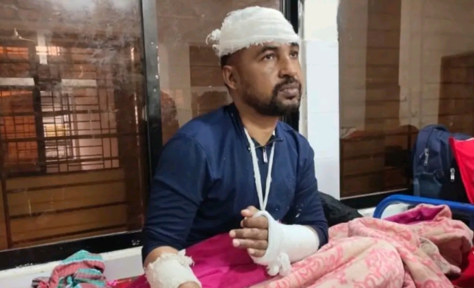 পটুয়াখালীতে দুই পুলিশ সহোদরকে কুপিয়ে জখম