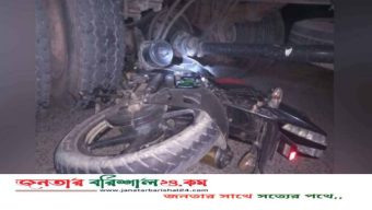 কলাপাড়ায় ট্রাক-মোটরসাইকেলের মুখোমুখি সংঘর্ষ