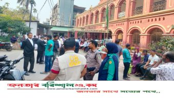 বরিশালে আদালত ভাঙচুর: আওয়ামীপন্থী ৬৫ আইনজীবীর নিন্দা