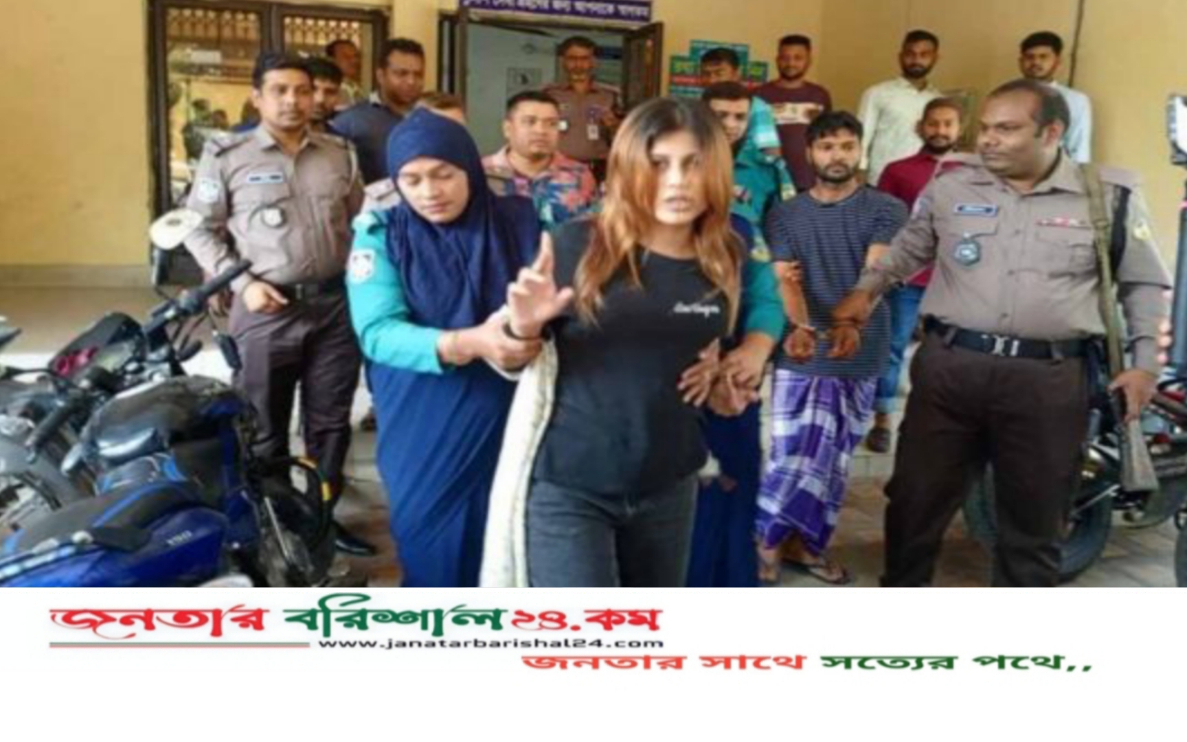 বরিশালে আবাসিক হোটেলে হানিট্র্যাপ, তরুণীসহ চক্রের দুই সদস্য গ্রেপ্তার