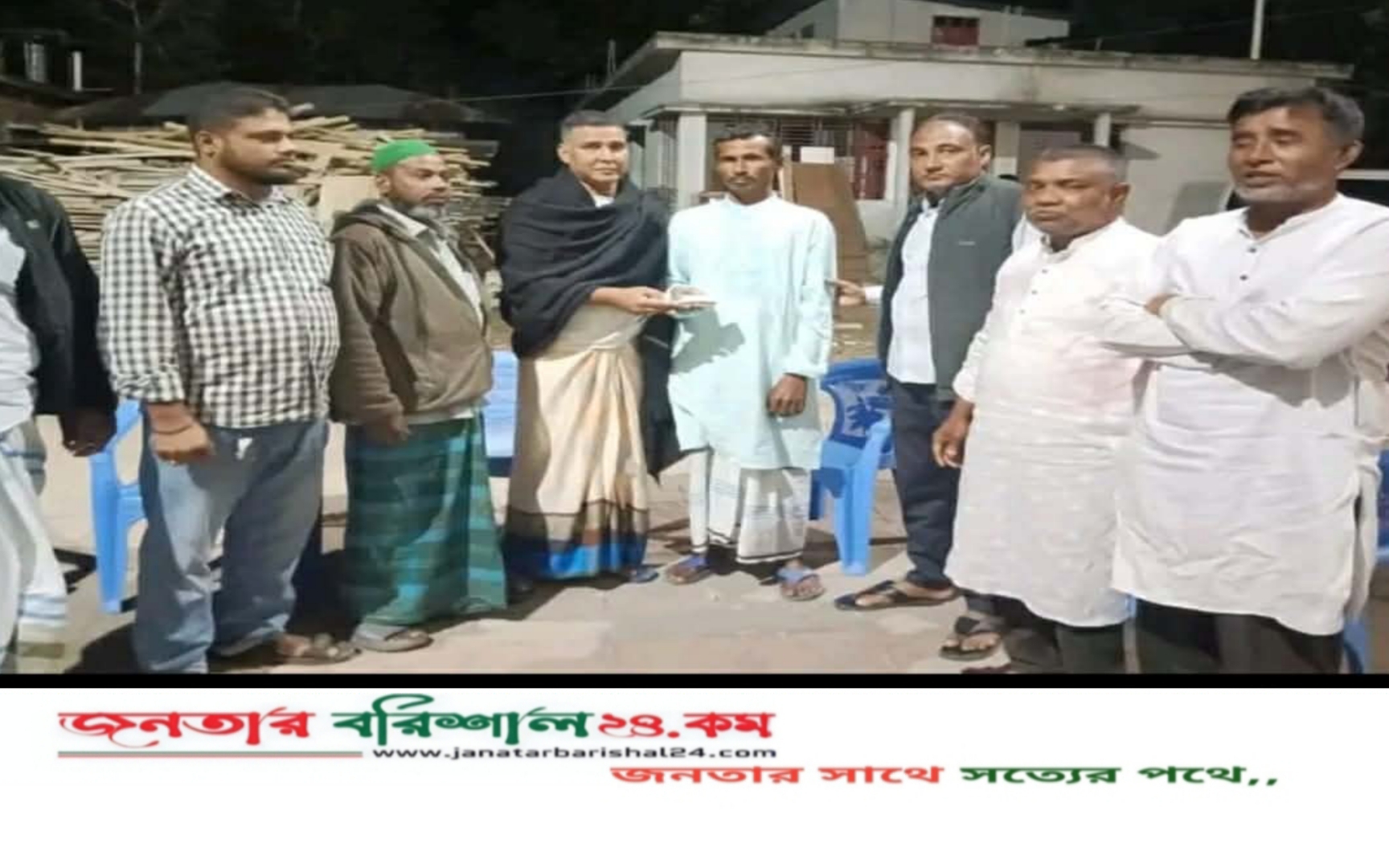 বাবুগঞ্জে শিশু রাইসার দিনমজুর বাবার পাশে মানবিক চেয়ারম্যান মশিউর রহমান