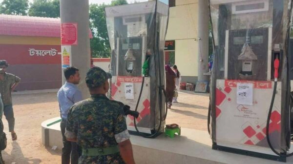 বন্ধ দুই পাম্পে মিলল ৫৪ হাজার লিটার জ্বালানি, অর্ধ লাখ টাকা জরিমানা