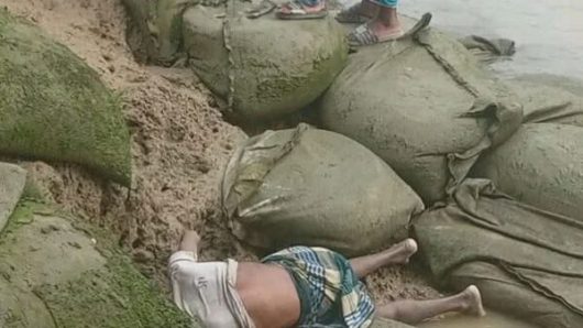 বরিশালে নদীর পাড় থেকে মরদেহ উদ্ধার