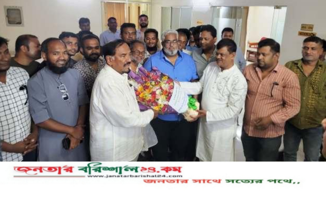 বিপুলসংখ্যক নেতাকর্মী নিয়ে স্পিকারকে বিএনপি নেতা রহমাতুল্লাহ’র ফুলেল শুভেচ্ছা