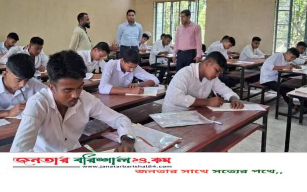 বরিশাল শিক্ষা বোর্ডে এসএসসি পরীক্ষা শুরু, এ বছর পরীক্ষার্থী ৮১৮৩১ জন