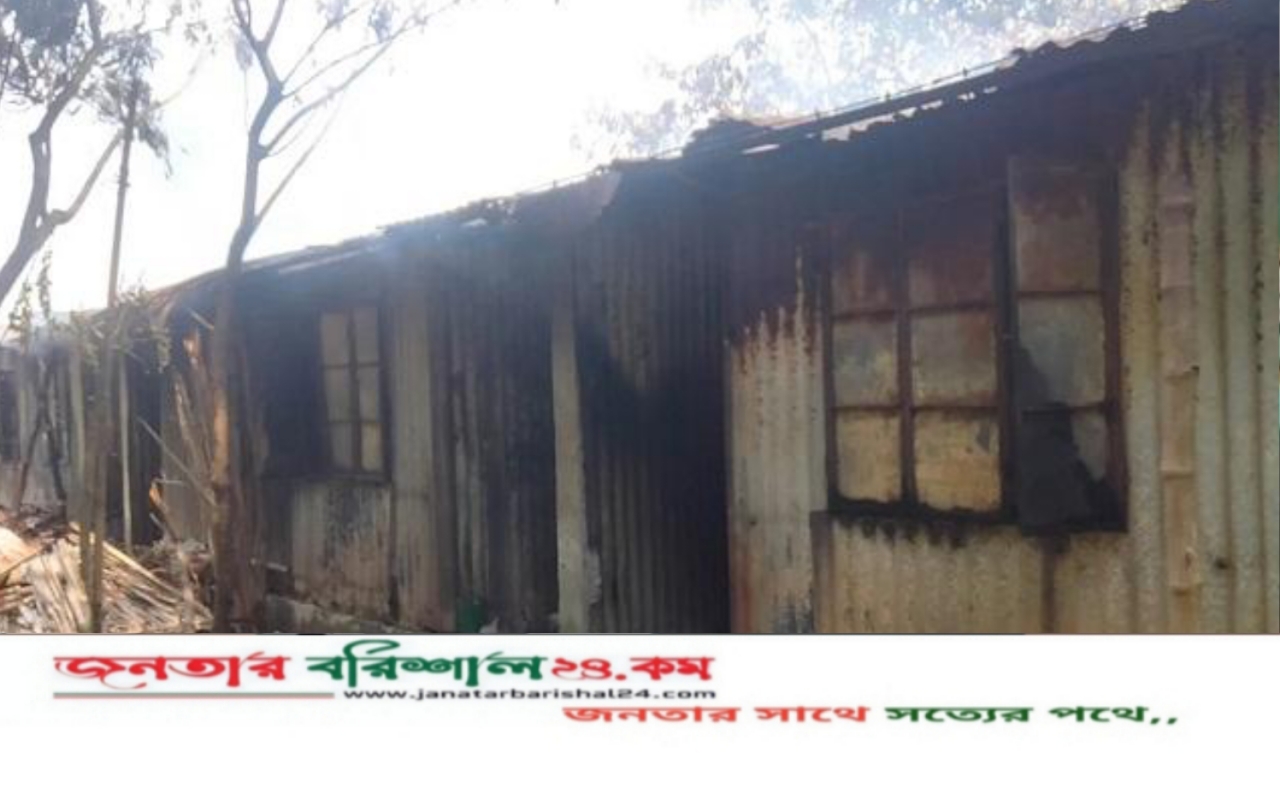 বরিশালে আগুনে পুড়লো আশ্রয়ণ প্রকল্পের ১০ ঘর