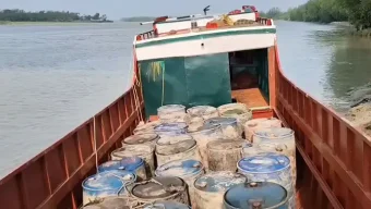 পটুয়াখালীতে নোঙর করা ট্রলারে মিললো ৬২০০ লিটার জ্বালানি তেল