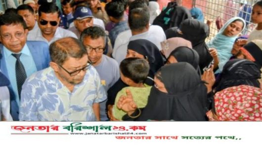 বরিশালে আকস্মিক হাসপাতাল পরিদর্শনে স্বাস্থ্যমন্ত্রী, অনুপস্থিত থাকায় স্টাফ ক্লোজড
