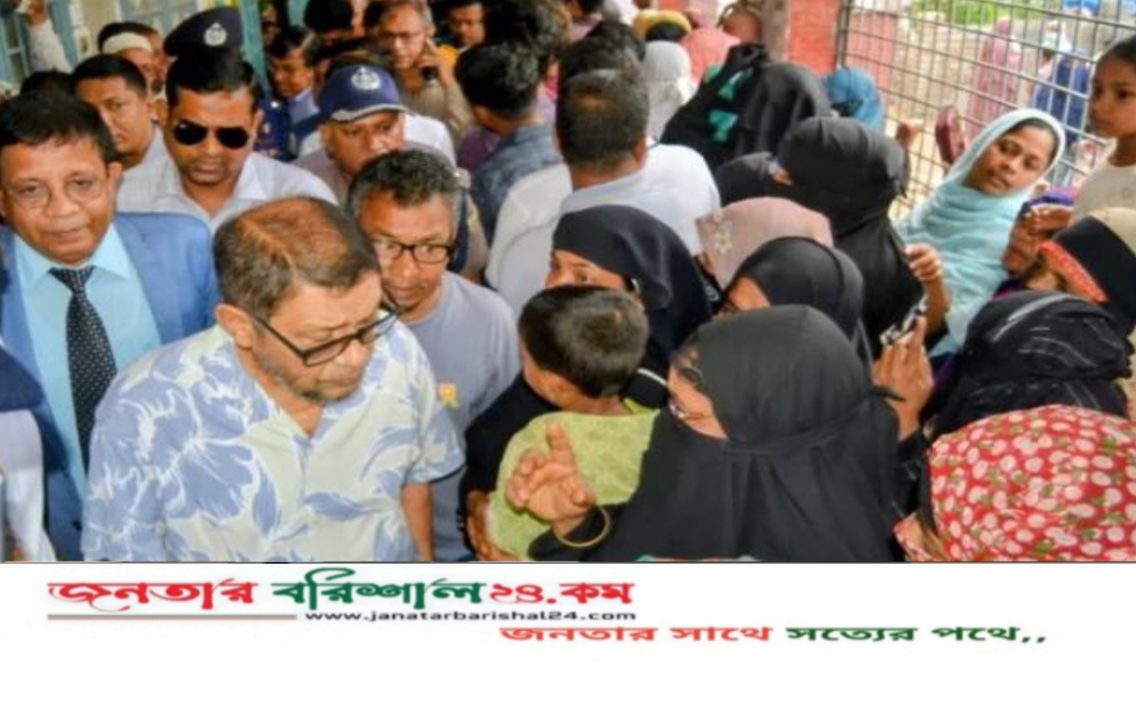 বরিশালে আকস্মিক হাসপাতাল পরিদর্শনে স্বাস্থ্যমন্ত্রী, অনুপস্থিত থাকায় স্টাফ ক্লোজড